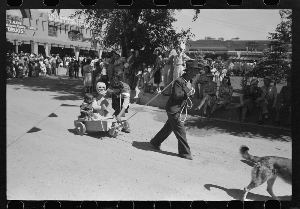 [Untitled photo, possibly related to: Parade at fiesta, Taos, New Mexico] by Russell Lee