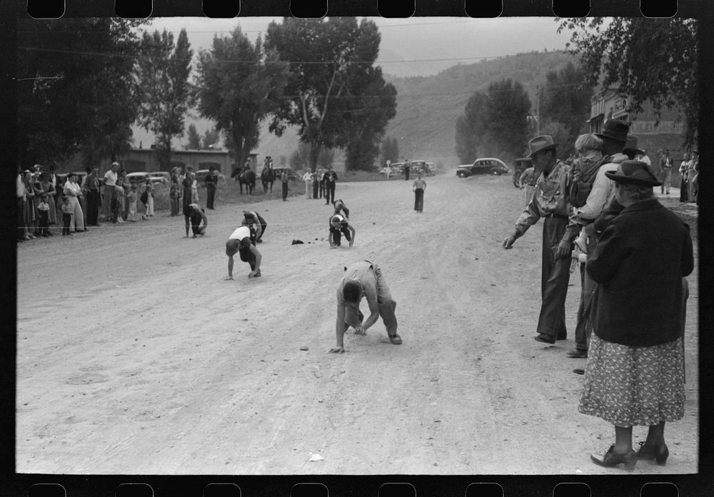 [Untitled photo, possibly related to: Potato race for children at Labor Day celebration, Ridgway, Colorado] by Russell Lee