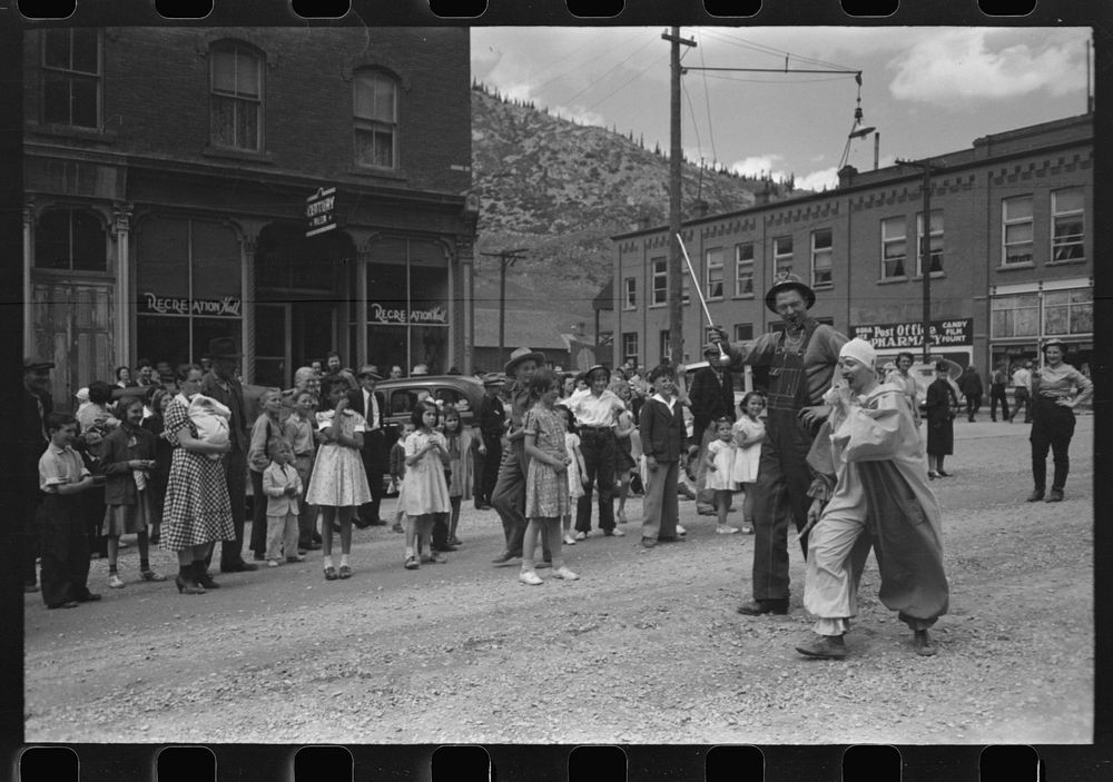 [Untitled photo, possibly related to: Children watching the Labor Day parade, Silverton, Colorado] by Russell Lee