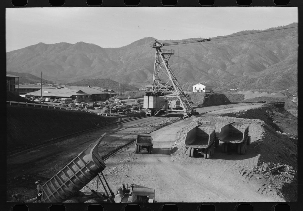 [Untitled photo, possibly related to: Shasta Dam under construction, Shasta, California] by Russell Lee