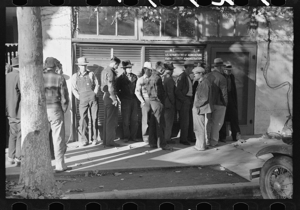 [Untitled photo, possibly related to: Applicants for grants. FSA (Farm Security Administration) office at Marysville…