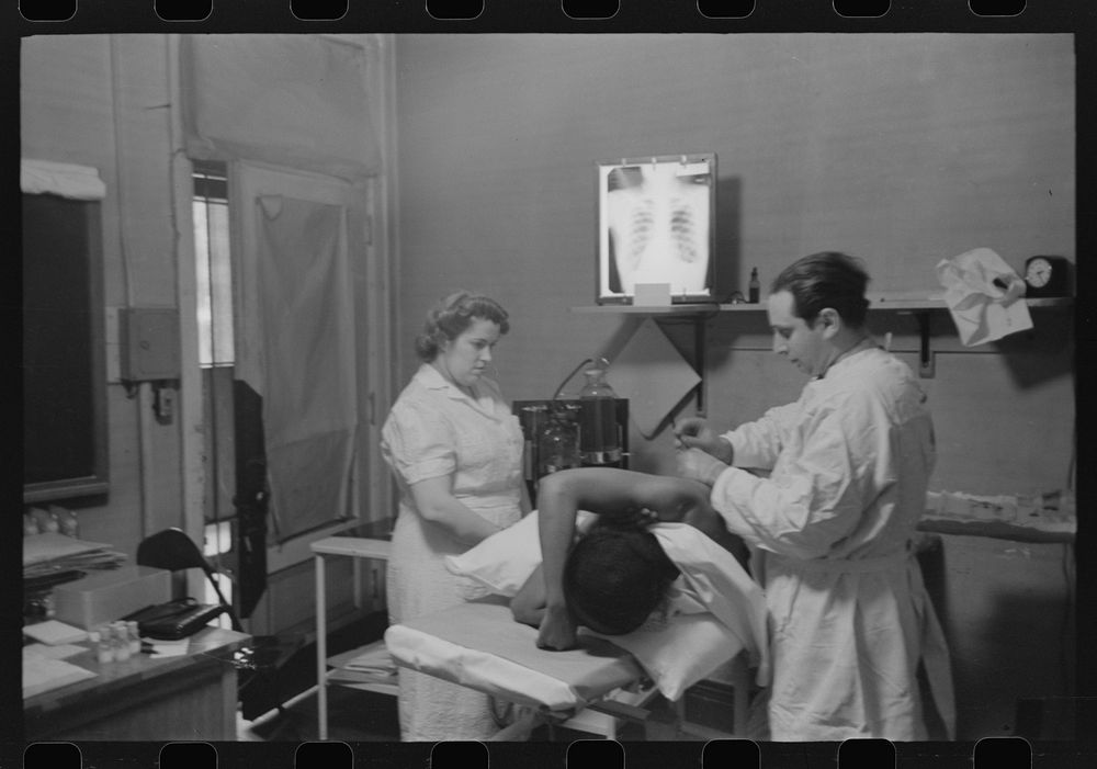 Pneumothorax treatment for tuberculosis at the municipal sanitarium on the South Side of Chicago, Illinois by Russell Lee