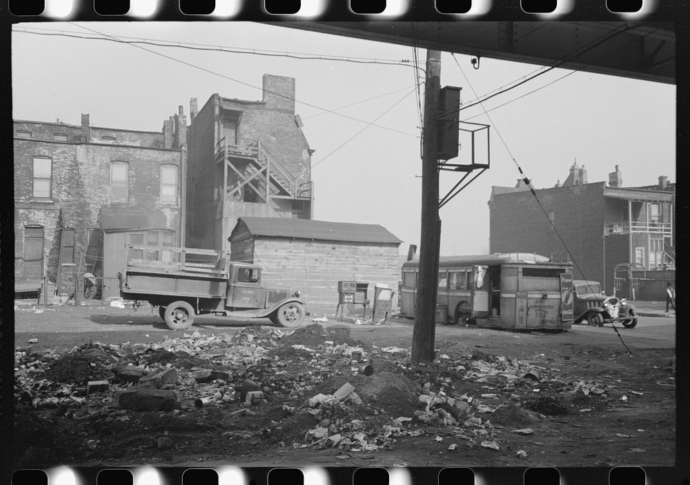 [Untitled photo, possibly related to: Lunch wagon and apartment house under the Elevated in the  section of Chicago…