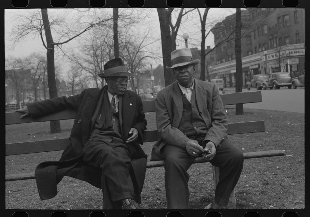 Men sitting on park bench, Chicago, Illinois by Russell Lee