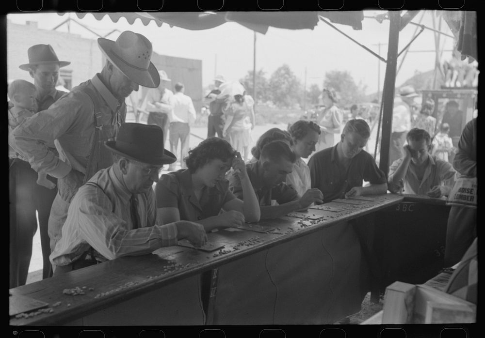 [Untitled photo, possibly related to: Bingo players on the Fourth of July, Vale, Oregon] by Russell Lee