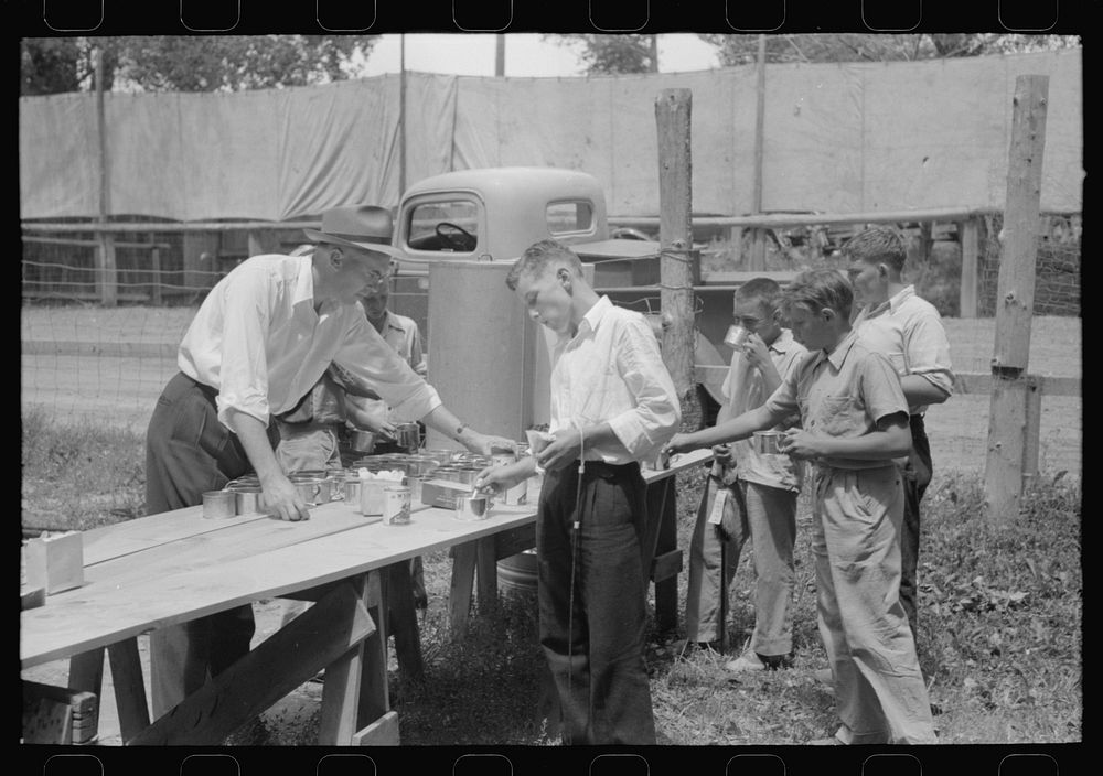 [Untitled photo, possibly related to: Free coffee stands at the picnic grounds on the Fourth of July. Vale, Oregon] by…