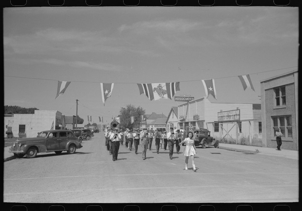 [Untitled photo, possibly related to: Watching the Fourth of July parade. Vale, Oregon] by Russell Lee