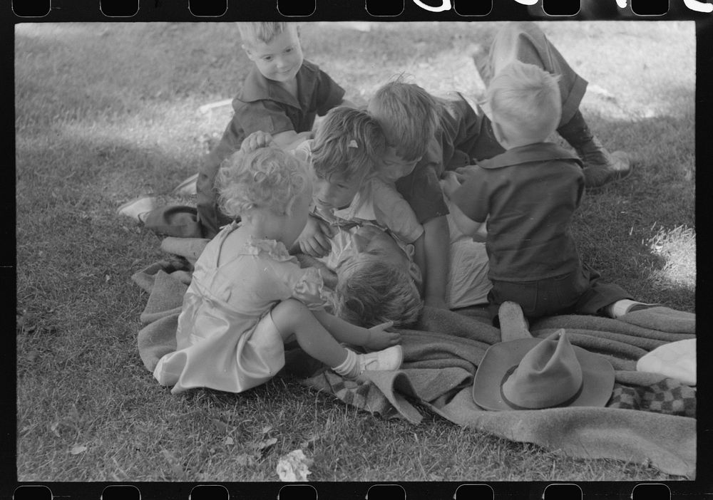 Kids at picnic, Fourth of July, Vale, Oregon by Russell Lee