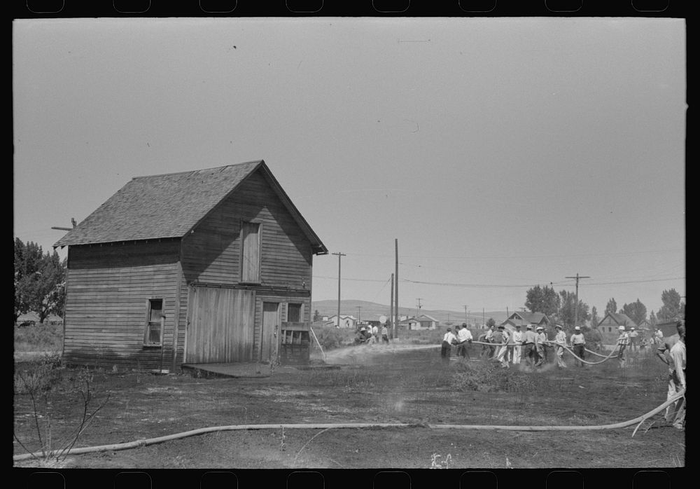 [Untitled photo, possibly related to: Fighting a grass fire, Fourth of July. Vale, Oregon] by Russell Lee