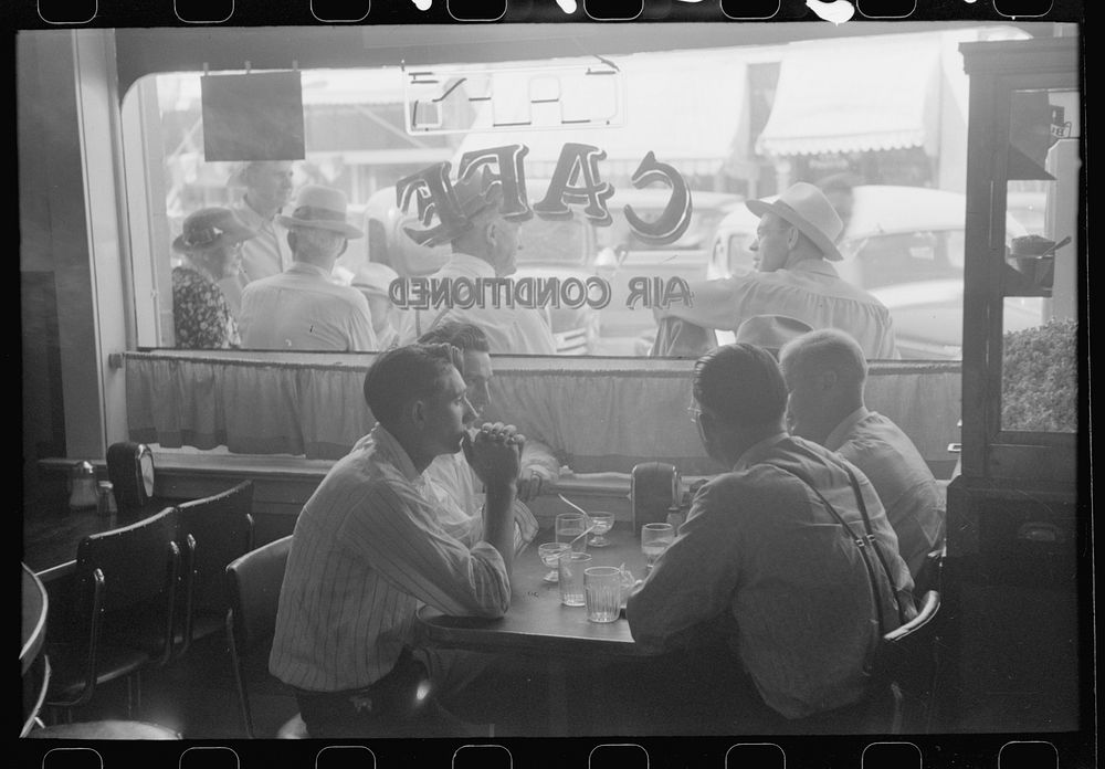 [Untitled photo, possibly related to: Cold drinks on Fourth of July. Vale, Oregon] by Russell Lee