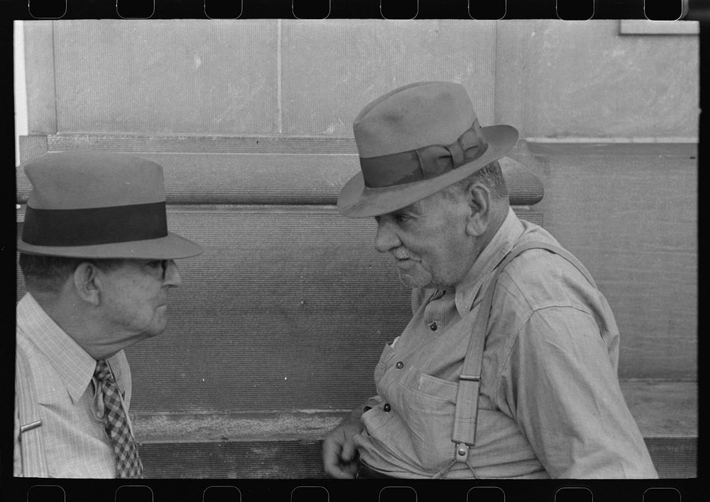 [Untitled photo, possibly related to: In front of bank, Walla Walla, Washington] by Russell Lee