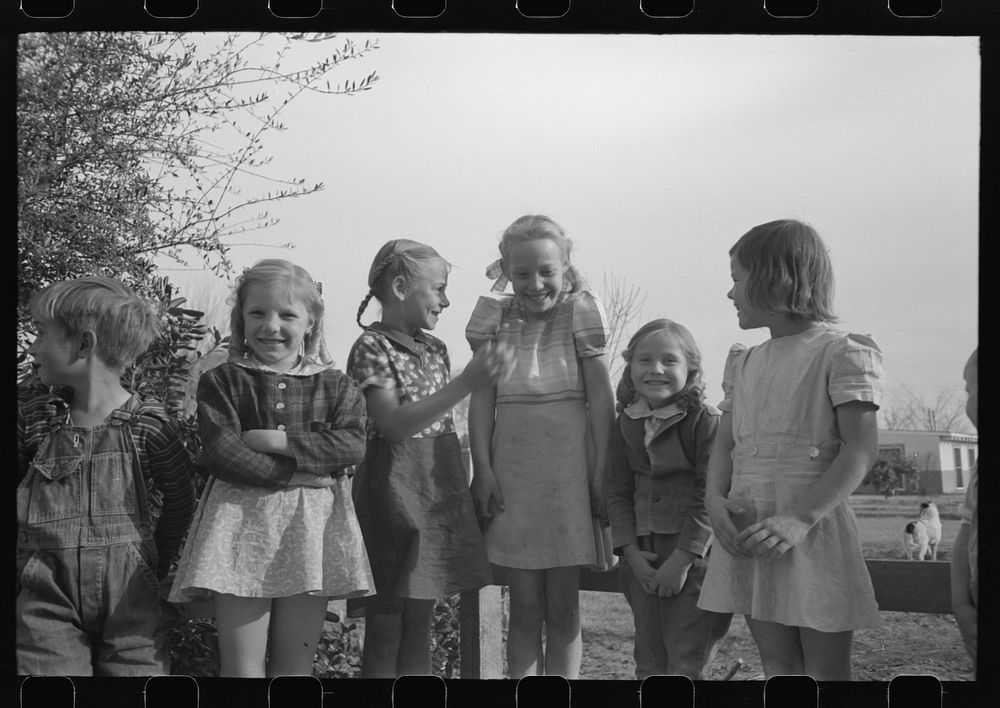 [Untitled photo, possibly related to: Children at the FSA (Farm Security Administration) Camelback Farms, Phoenix, Arizona]…