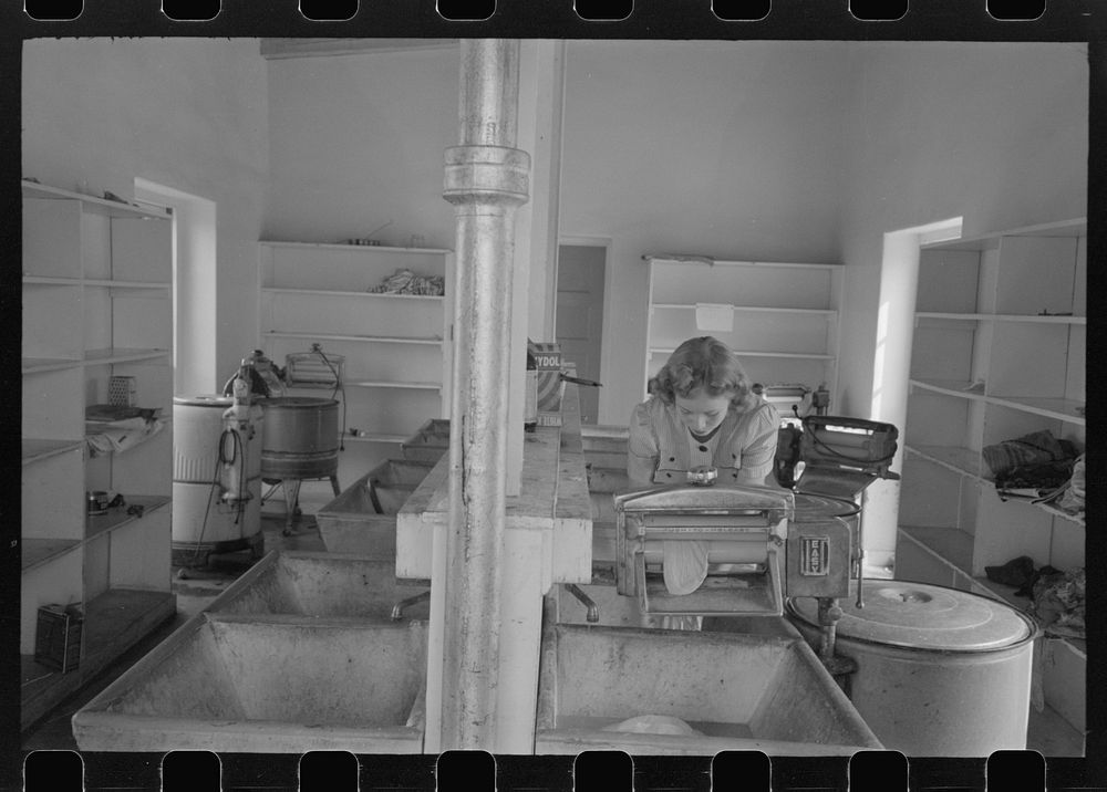 [Untitled photo, possibly related to: Washday at the FSA (Farm Security Administration) Camelback Farms, Phoenix, Arizona]…
