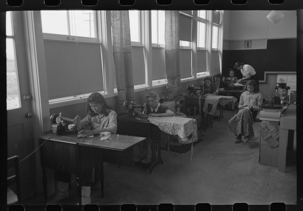 [Untitled photo, possibly related to: Eleven Mile Corner, Arizona. FSA (Farm Security Administration) migratory workers…