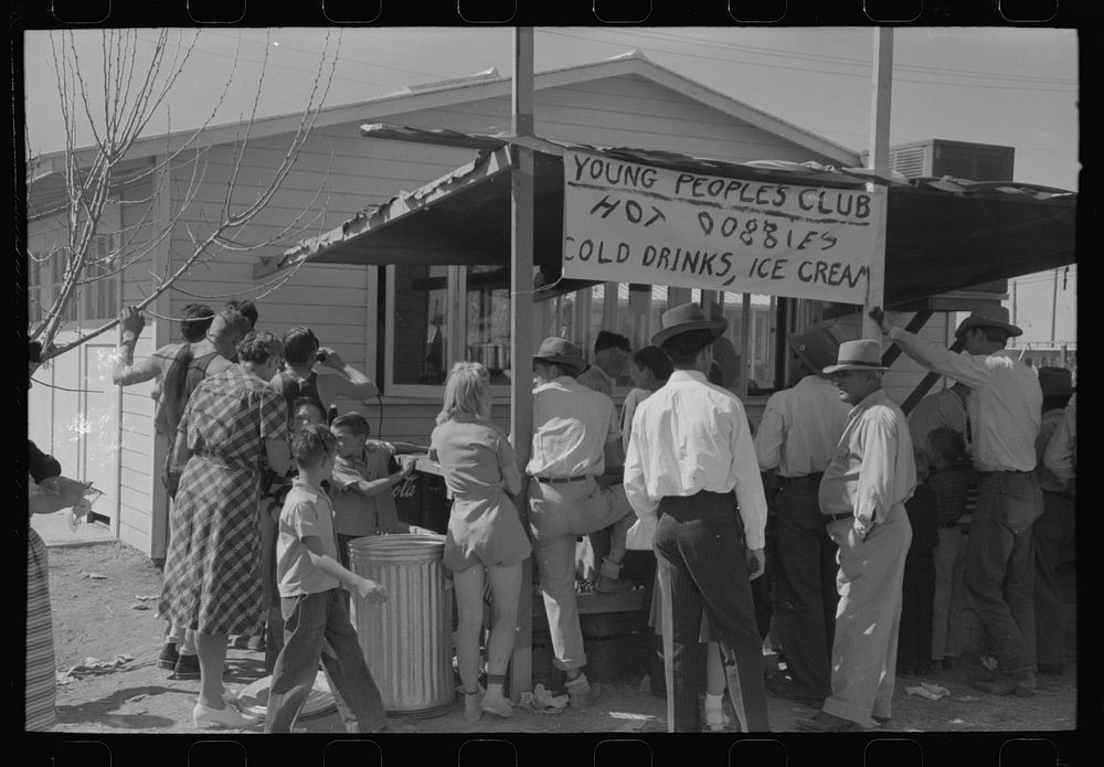 Refreshment stand at the annual field day of the FSA (Farm Security Administration) farmworkers community, Yuma, Arizona by…