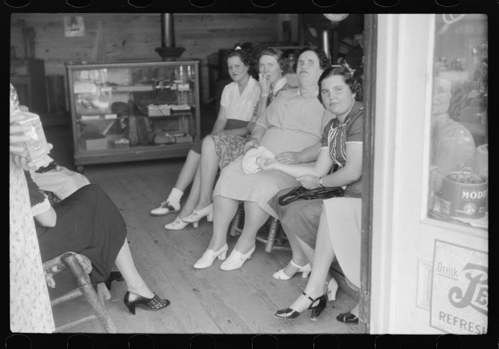 [Untitled photo, possibly related to: The "gossip corner" in Stem, North Carolina]. Sourced from the Library of Congress.