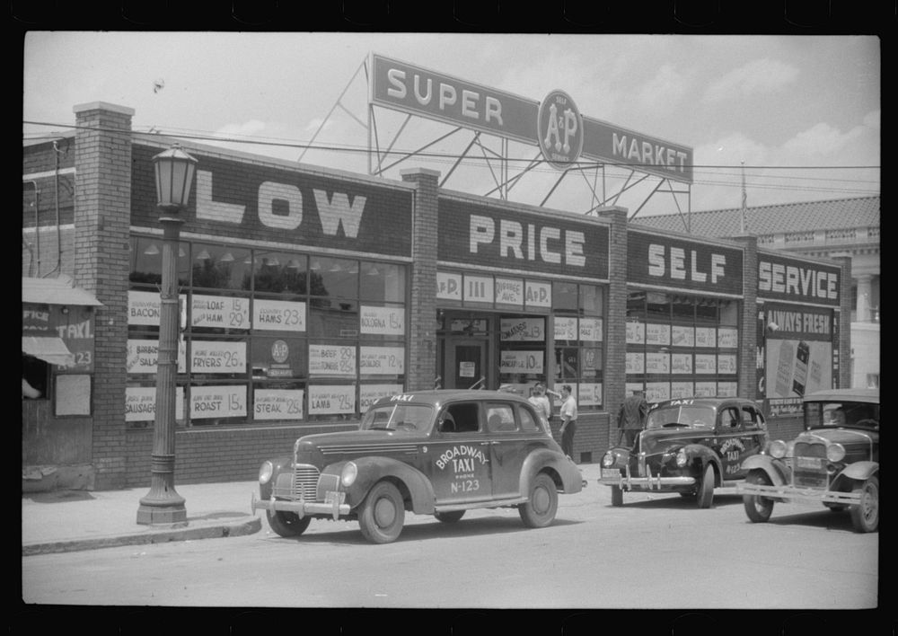 [Untitled photo, possibly related to: The "super market" in Durham, North Carolina]. Sourced from the Library of Congress.