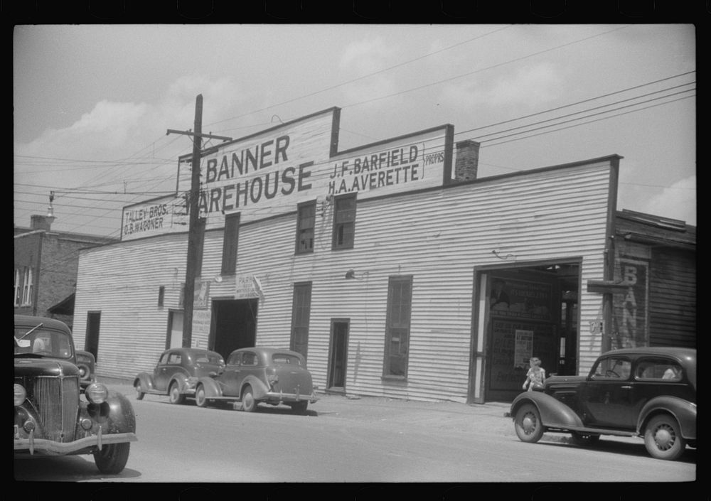 Tobacco warehouse in Durham, North Carolina. Sourced from the Library of Congress.