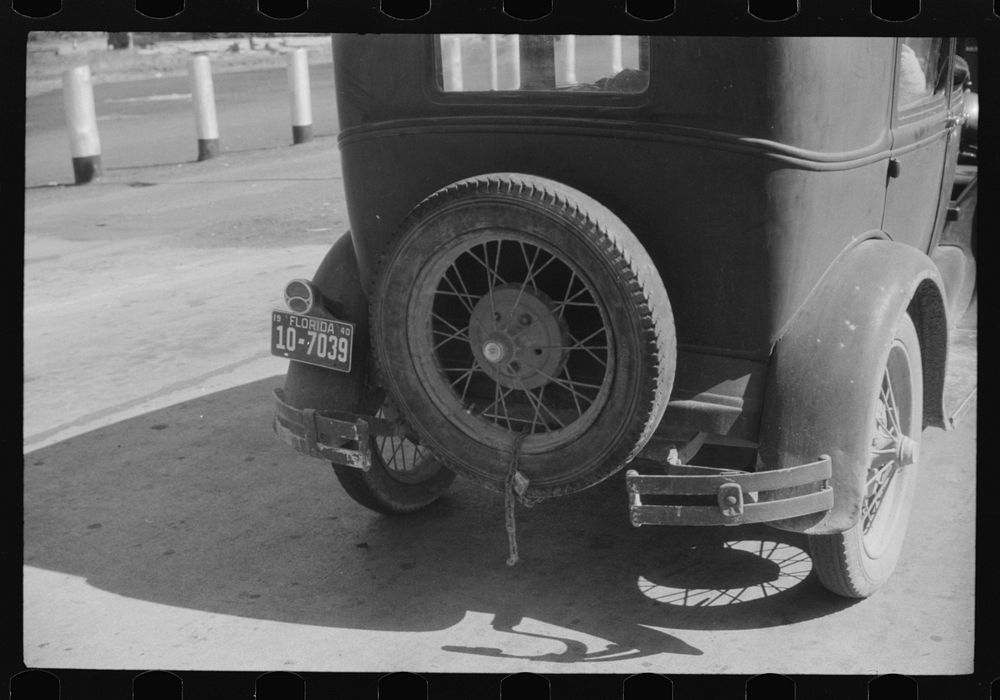 Florida migrant's car at the Norfolk-Cape Charles ferry. Sourced from the Library of Congress.