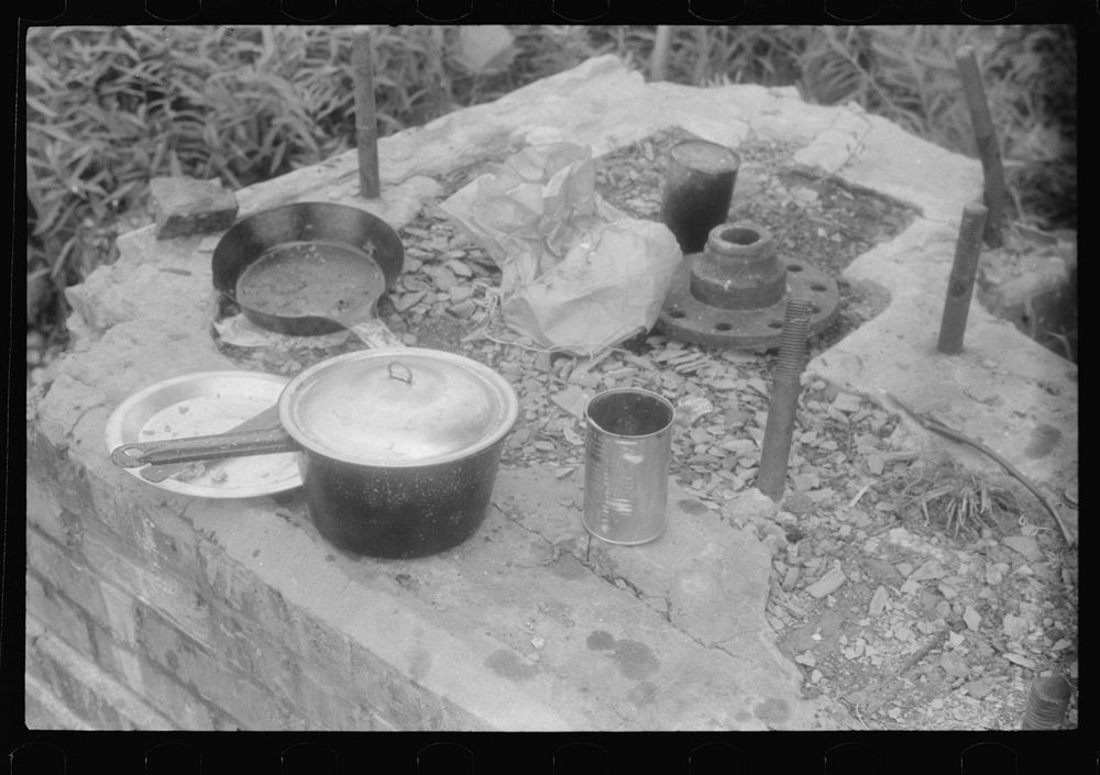 Cooking utensils used by migratory agricultural workers at Belcross, North Carolina. Sourced from the Library of Congress.