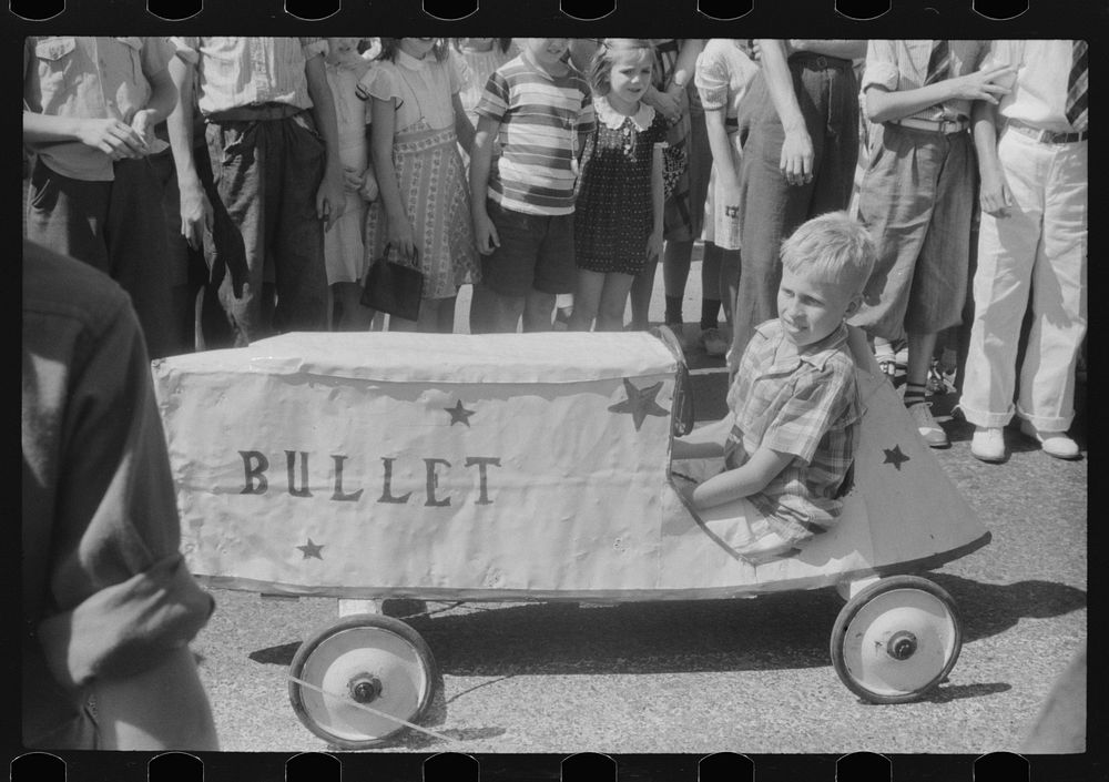 Soapbox auto race at July 4th celebration, at Salisbury, Maryland. Sourced from the Library of Congress.