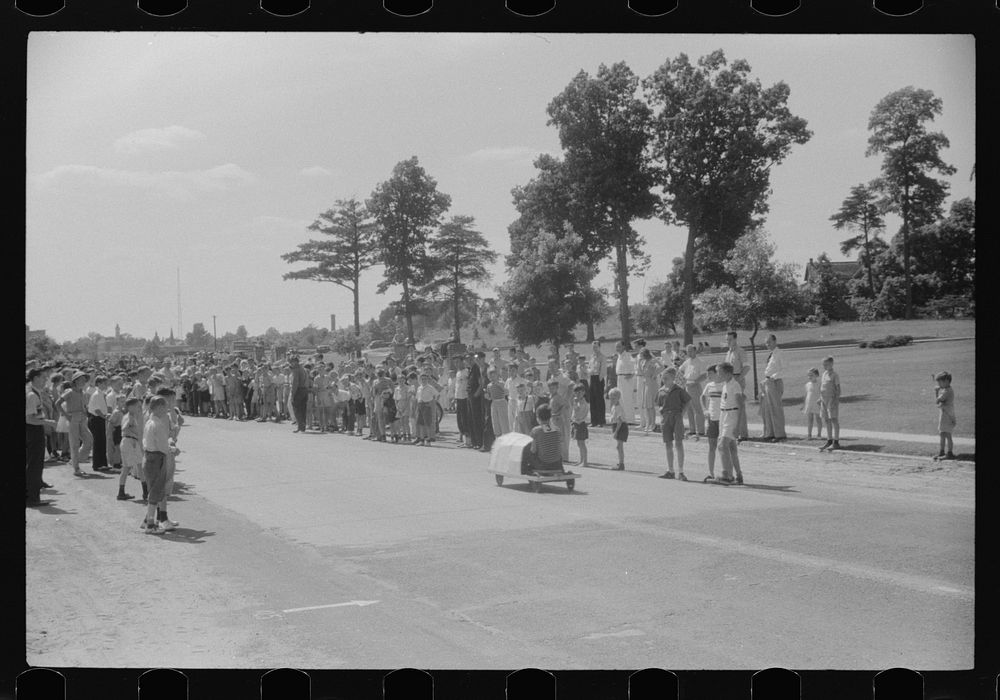 Soapbox auto race at July 4th celebration at Salisbury, Maryland. Sourced from the Library of Congress.