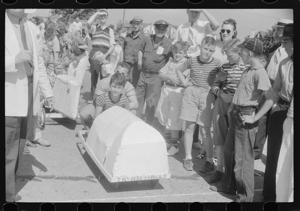 Start of a soapbox auto race at July 4th celebration at Salisbury, Maryland. Sourced from the Library of Congress.