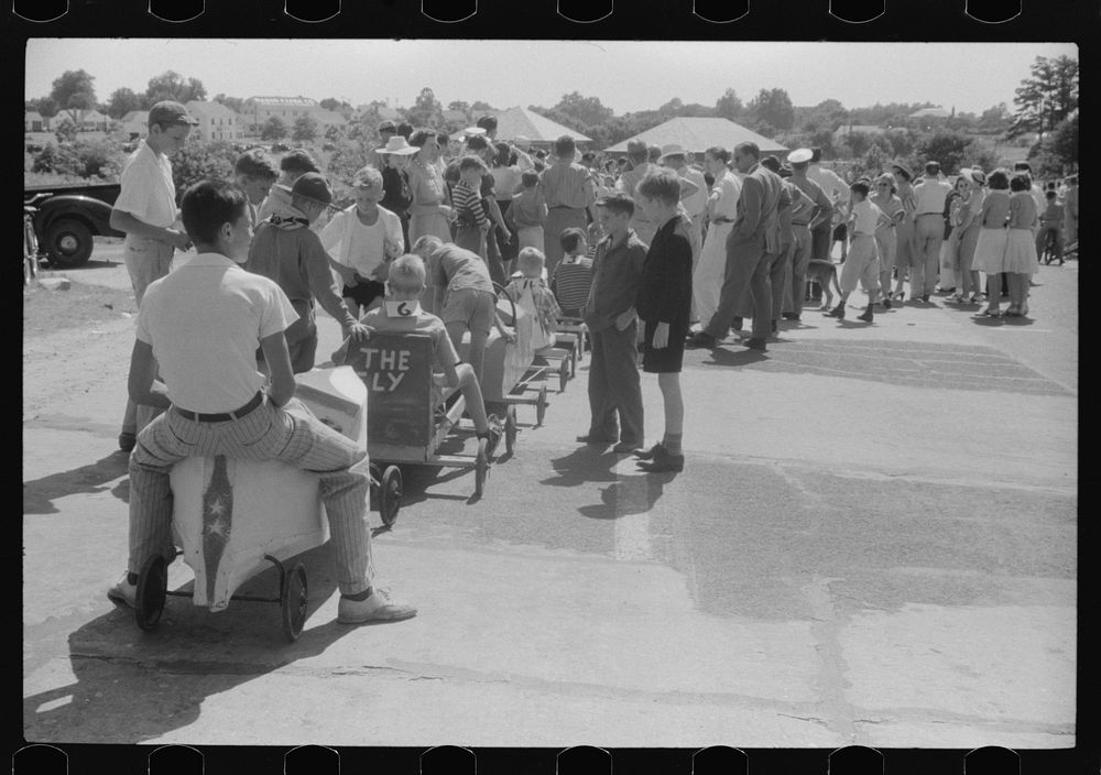Start of a soapbox auto race at July 4th celebration at Salisbury, Maryland. Sourced from the Library of Congress.
