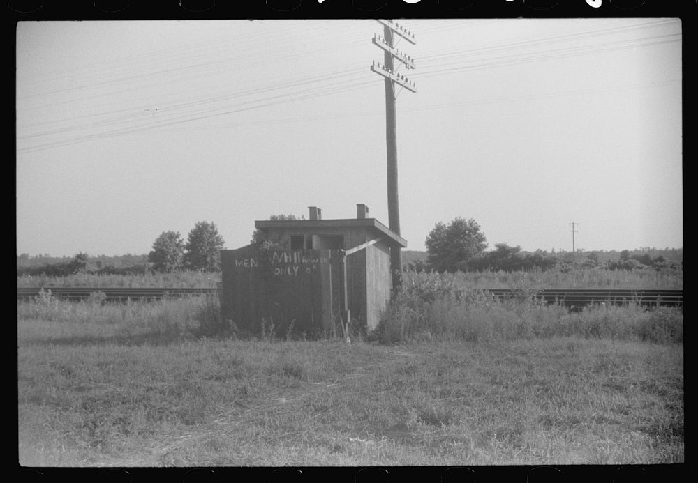 Outhouse for migratory workers at Kings Creek Packing Company, Kings Creek, Maryland. Sourced from the Library of Congress.