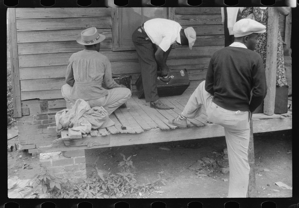 Florida migrants preparing to leave Belcross, North Carolina for another job at Onley, Virginia. Sourced from the Library of…
