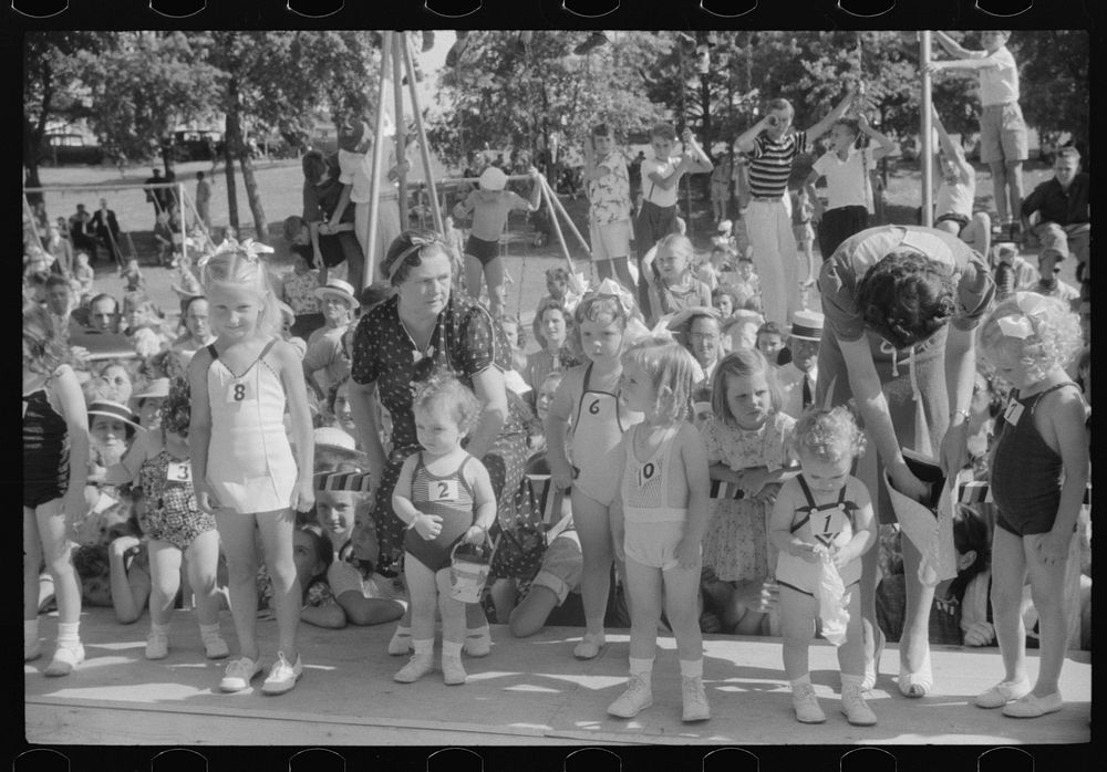 Entries in beauty contest during July 4th celebration at Salisbury, Maryland. Sourced from the Library of Congress.