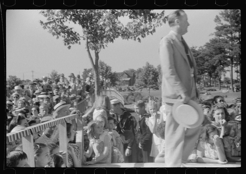 [Untitled photo, possibly related to: The judges at the beauty contest during July 4th celebration at Salisbury, Maryland].…