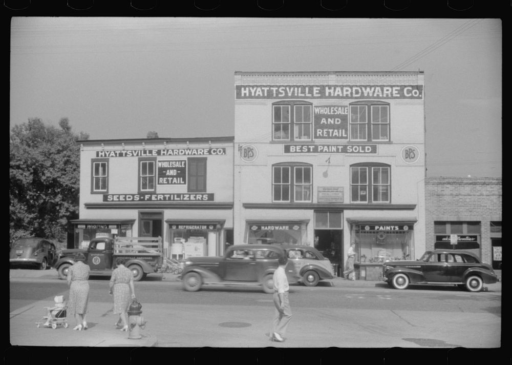 [Untitled photo, possibly related to: U.S. 1, in Hyattsville, Maryland]. Sourced from the Library of Congress.