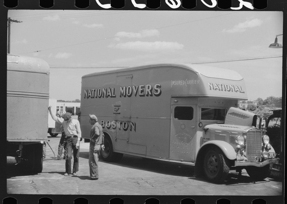 At a truck service station on U.S. 1 (New York Avenue),  Washington, D.C.. Sourced from the Library of Congress.