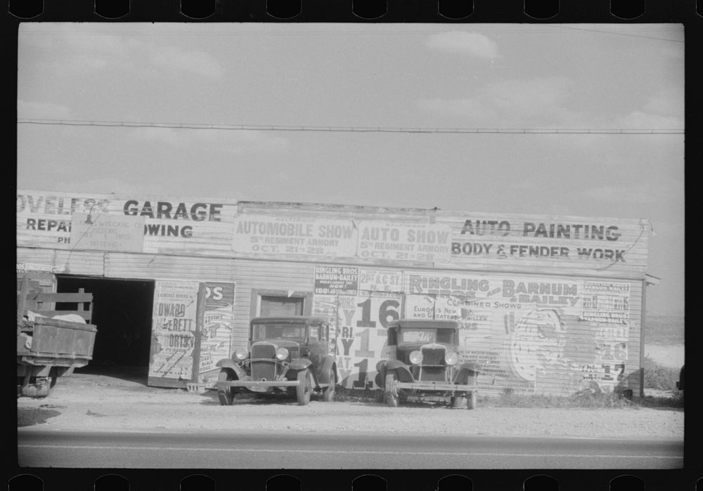 An auto repair shop along U.S. 1, between Washington, D.C. and Laurel, Maryland. Sourced from the Library of Congress.