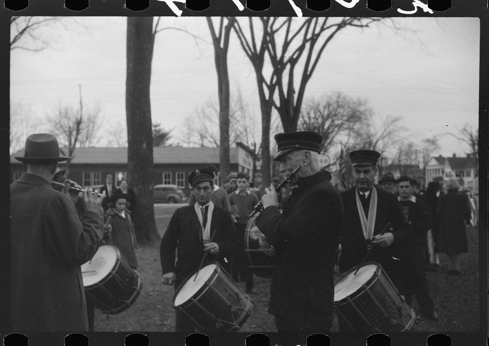[Untitled photo, possibly related to: Armistice Day parade in Colchester, Connecticut]. Sourced from the Library of Congress.