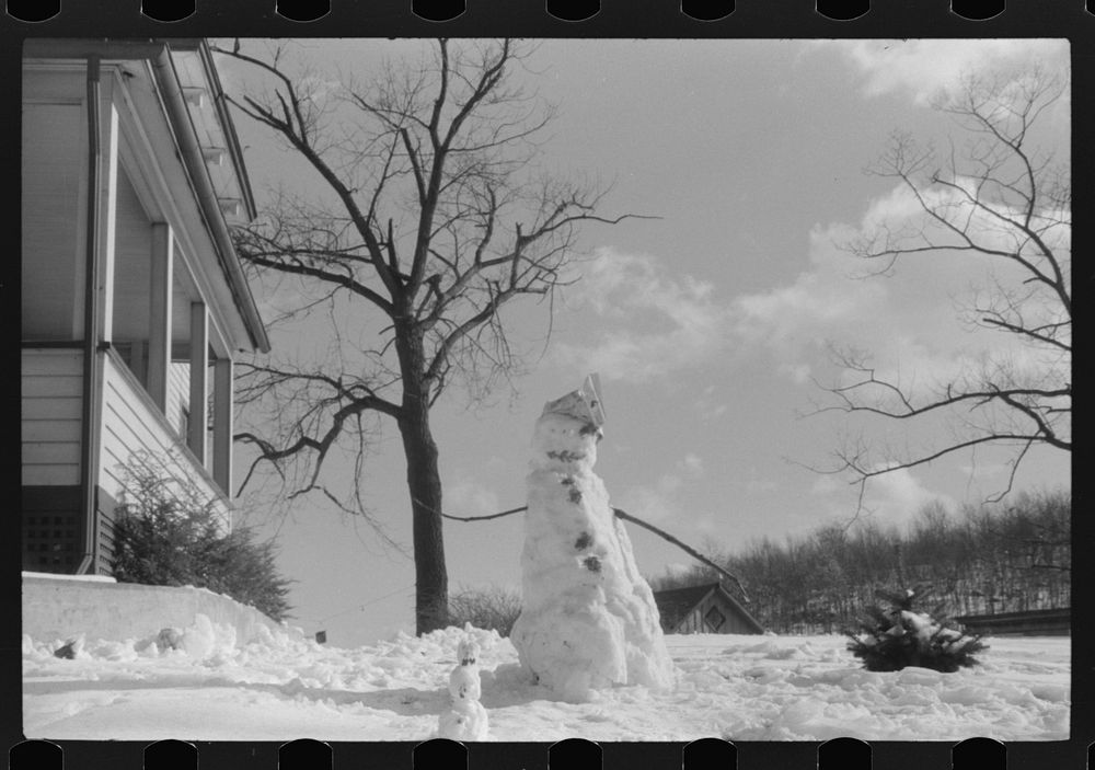 Snowman in Norwich, Connecticut. Sourced from the Library of Congress.