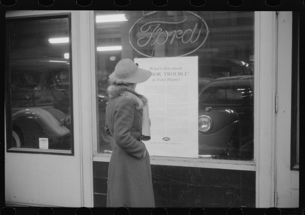 sign Ford dealer's store Aliquippa, Free Photo rawpixel