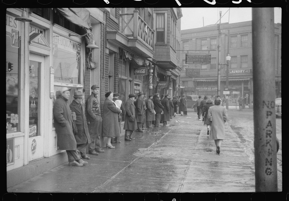 Waiting for buses in Aliquippa, Pennsylvania. Sourced from the Library of Congress.