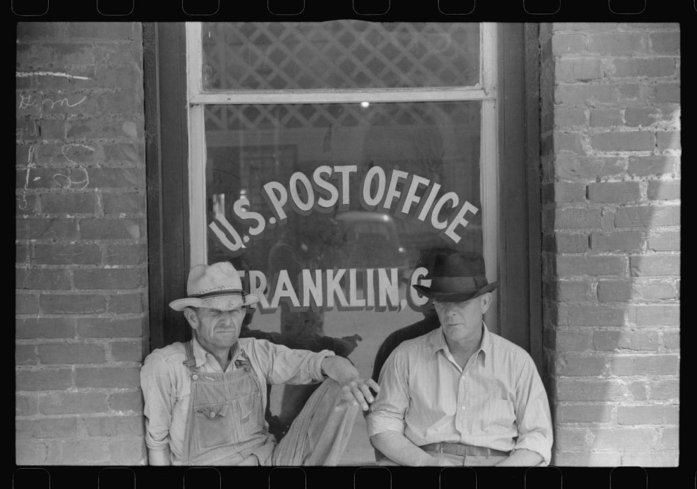 [Untitled photo, possibly related to: Saturday afternoon in Franklin, Heard County, Georgia]. Sourced from the Library of…