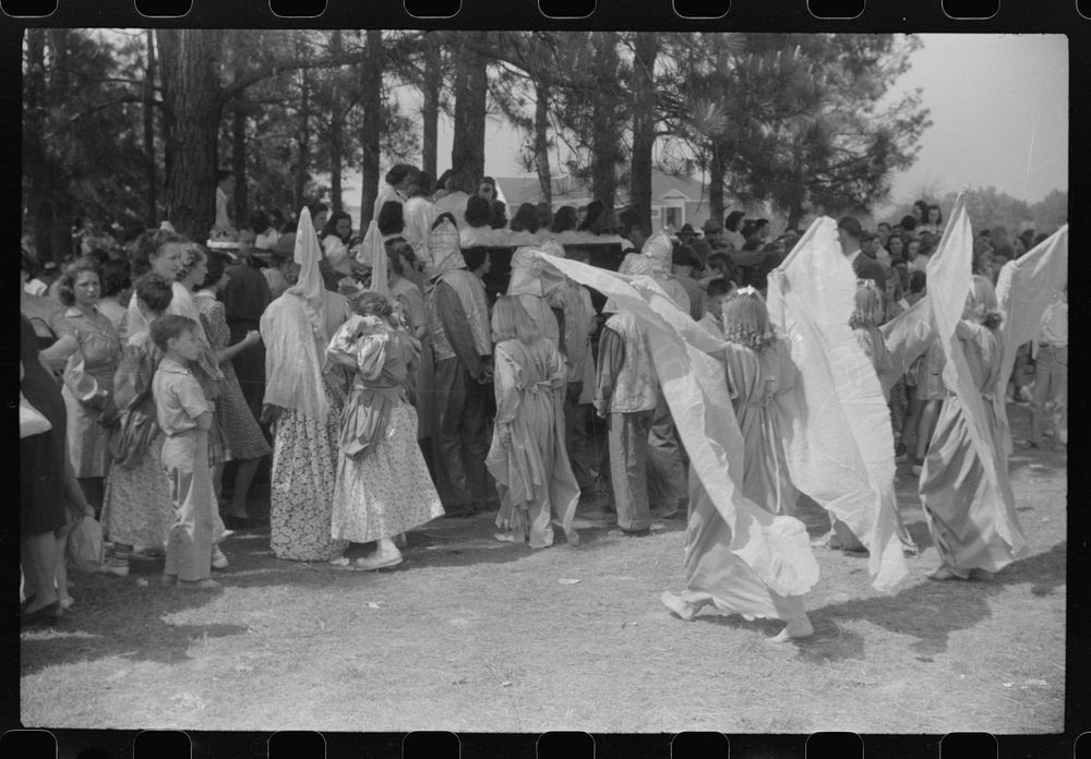 At the May Day pageant in Siloam, Greene County, Georgia. Sourced from the Library of Congress.