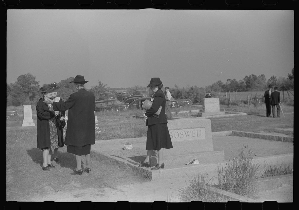 [Untitled photo, possibly related to: At a funeral of a member of an old Green County family, the Boswells, Georgia].…