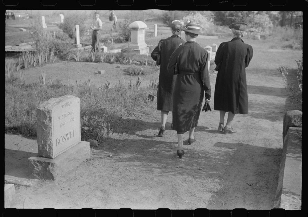 At a funeral of a member of an old Green County family, the Boswells, Georgia. Sourced from the Library of Congress.