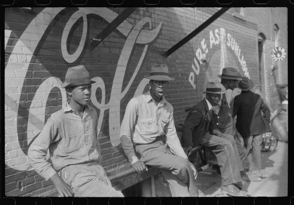 [Untitled photo, possibly related to: Saturday afternoon in Greensboro, Georgia]. Sourced from the Library of Congress.