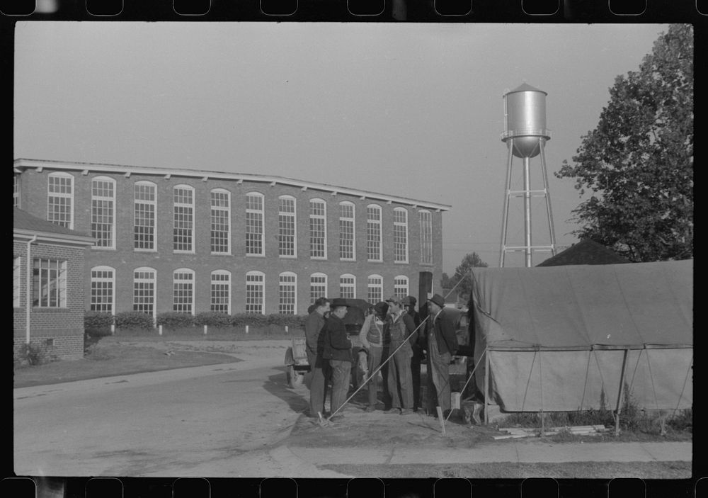 Pickets outside a textile mill in Greensboro, Green County, Georgia. Sourced from the Library of Congress.