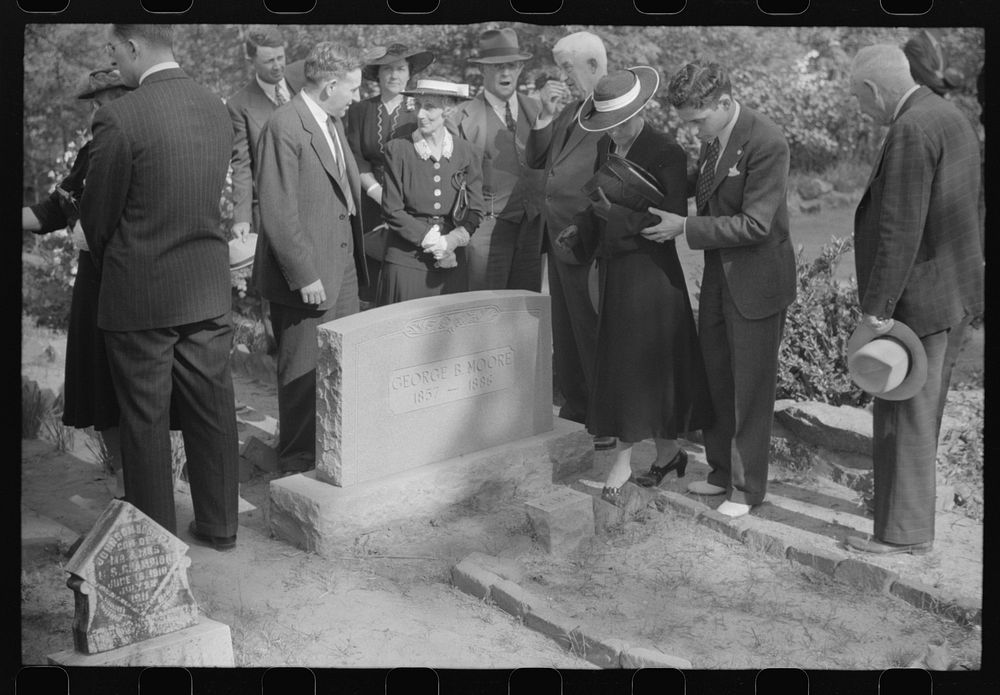 At a funeral of a member of an old Greene County family, the Boswells, Georgia. Sourced from the Library of Congress.