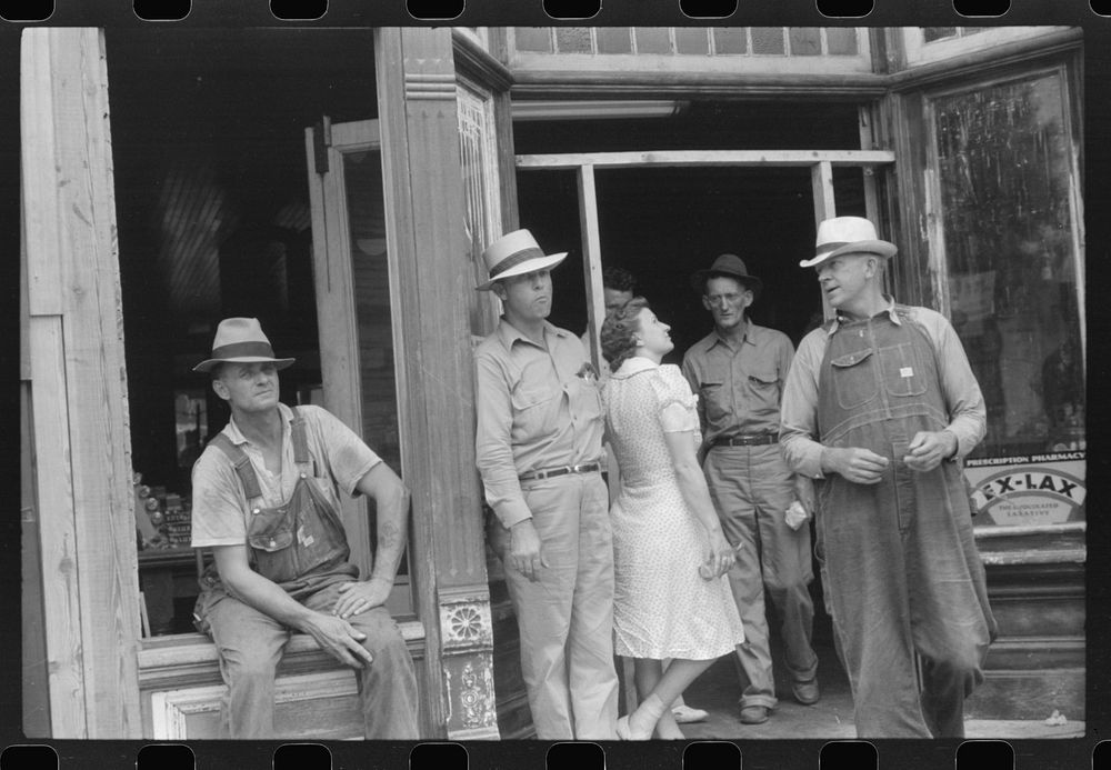 People on the main street of Childersburg, Alabama. Sourced from the Library of Congress.