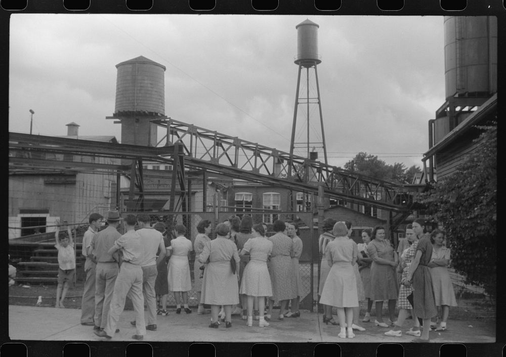 The second shift at the textile mill in Union Point, Greene County, Georgia. Sourced from the Library of Congress.