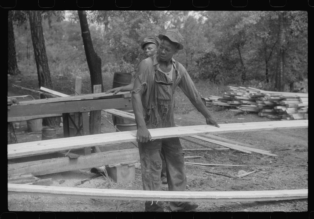  worker at a small sawmill works in southern Greene County, Georgia. Sourced from the Library of Congress.