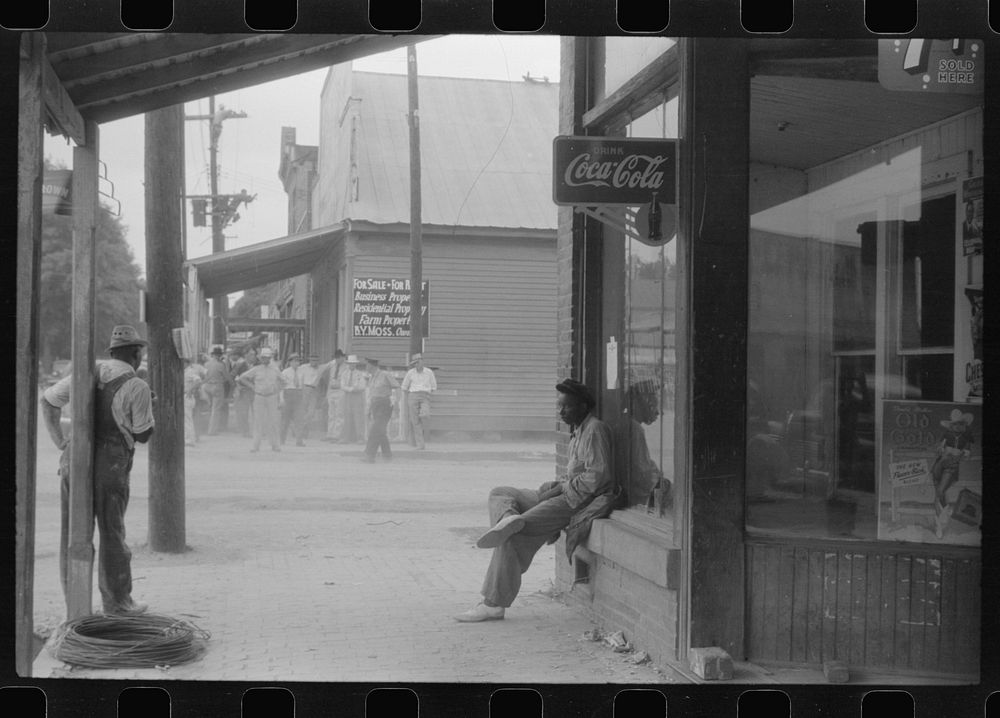 [Untitled photo, possibly related to: Along the main street of Childersburg, Alabama]. Sourced from the Library of Congress.